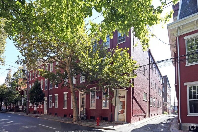Primary Photo - 230 E Orange St