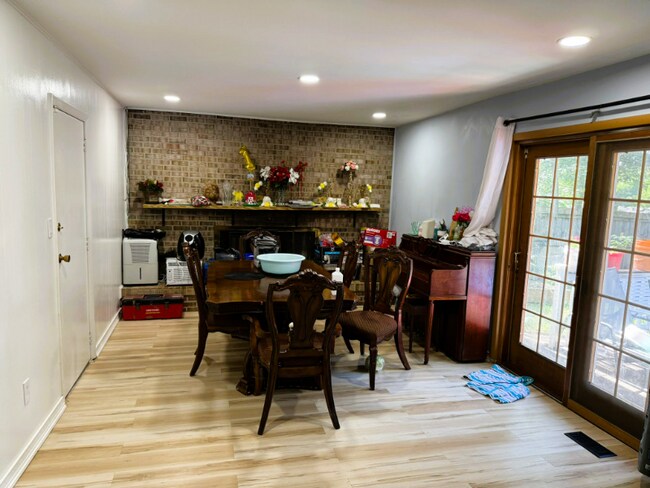 Foto del edificio - 8610 Contee Rd