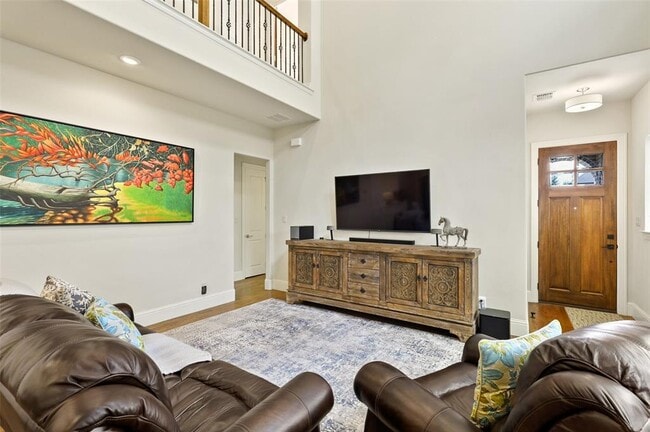Building Photo - 420 Loma Alta Dr
