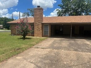 Building Photo - 812 Ranch Rd