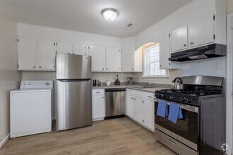 2BR, 1.5 BA 1,024sqft - Meadowbrook Apartments