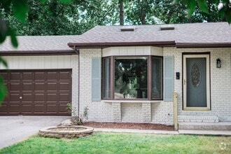 Building Photo - 2172 Greenvalley Dr