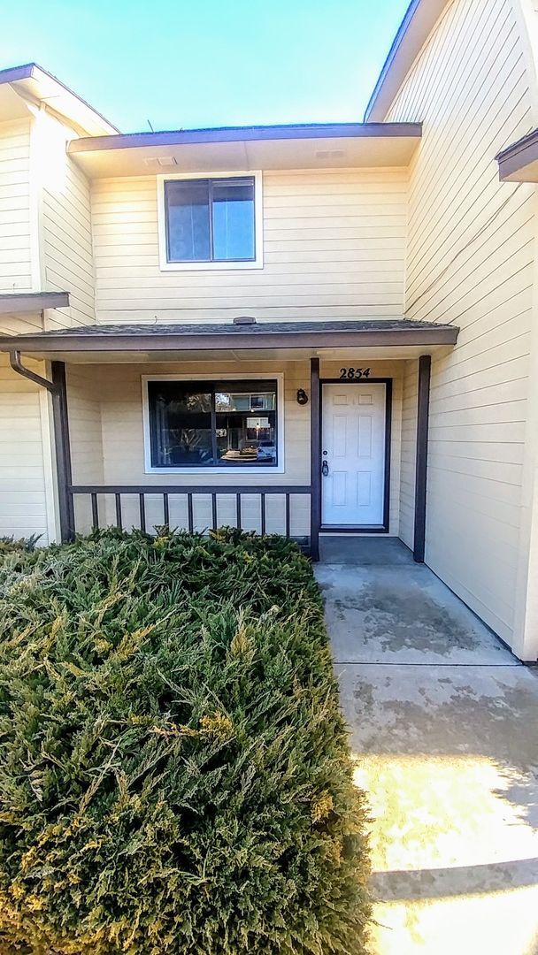 Foto del edificio - Great 2bd townhome available now!