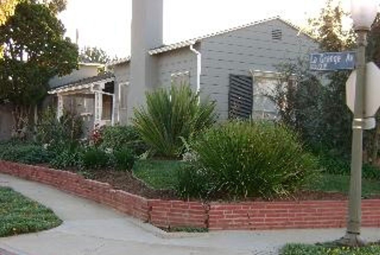 Primary Photo - 10374 La Grange Ave