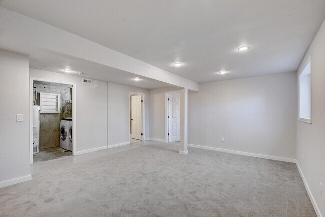 Building Photo - Willow Creek Home 4BR/3BA with attached 2 car garage! AVAIL 7/15/26