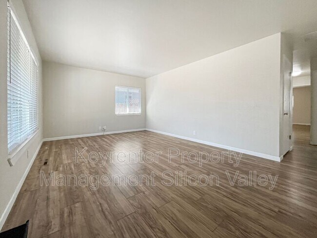 Foto del edificio - 4951 Union Ave