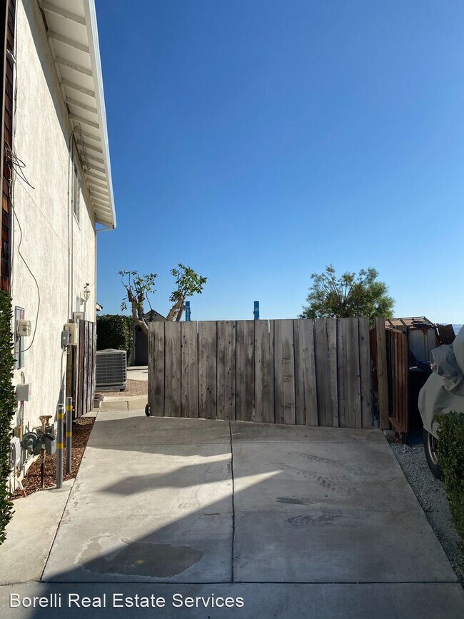 Building Photo - 4 br, 2.5 bath House - 2325 Arabian Ct.
