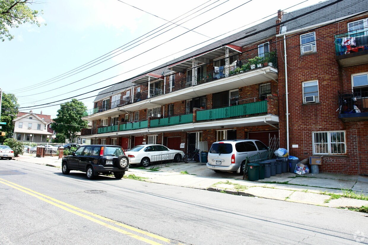 Building Photo - 14808-14818 35th Ave