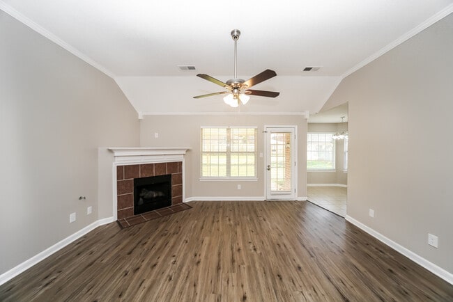 Building Photo - 4188 Ravenwood Dr N