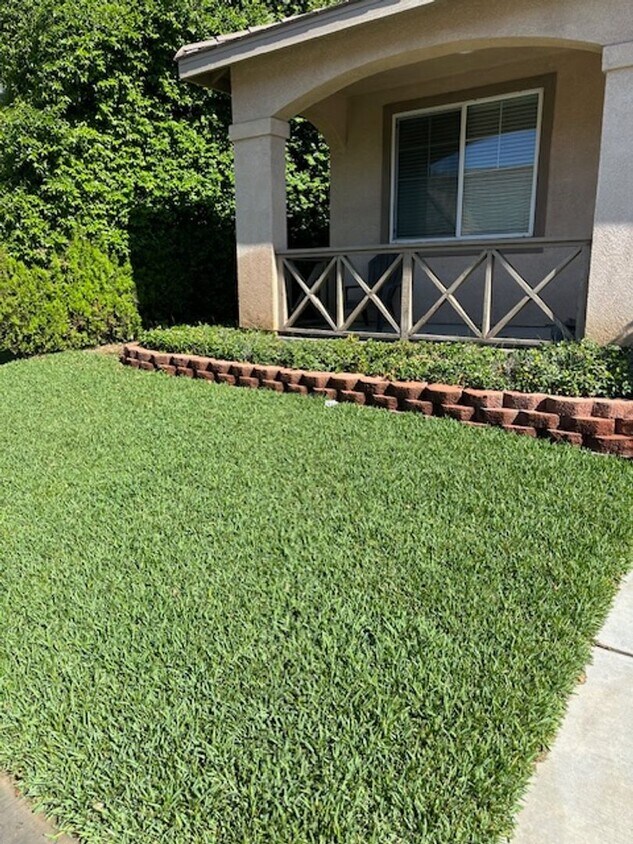 Foto principal - 4836 Yale St