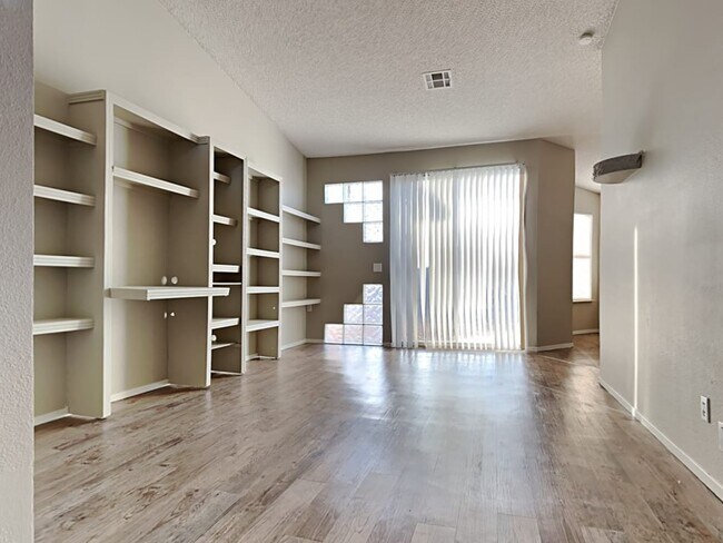 Building Photo - 8007 Aspendale Dr