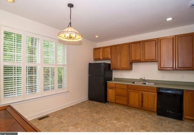 Building Photo - 408 Lantern Dr