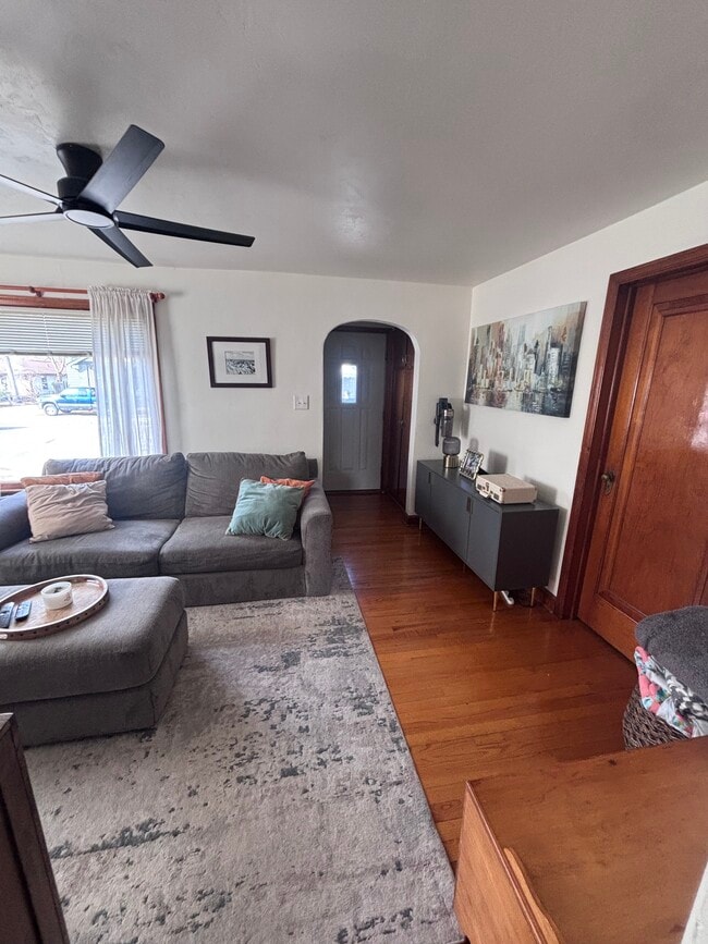 Building Photo - 223 S Washington St