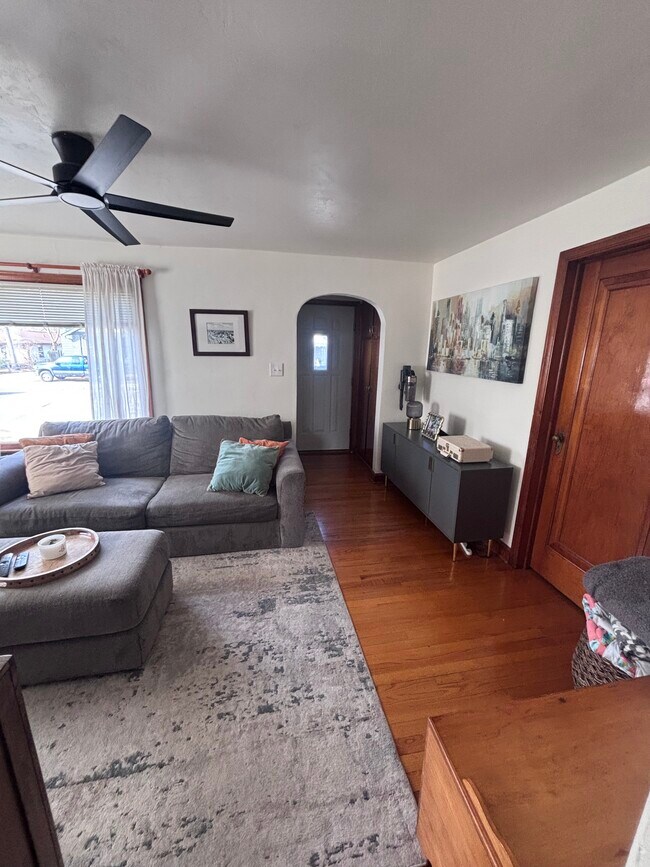 Foto del edificio - 223 S Washington St