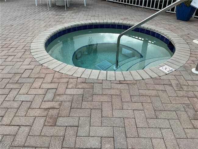 Foto del edificio - 2885 Palm Beach Blvd