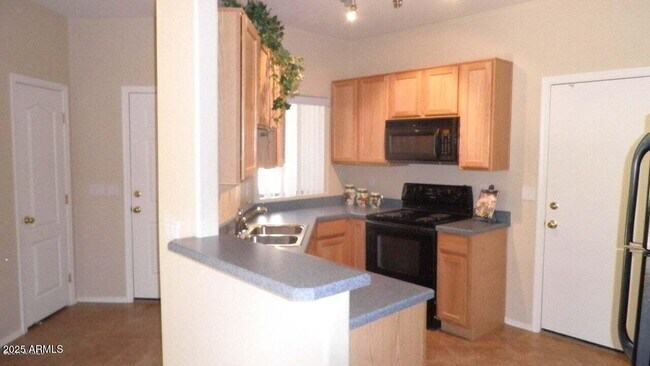 Building Photo - 1015 S Val Vista Dr