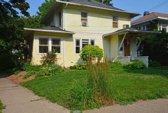 Foto del edificio - Beautiful 4-bedroom 2.5-bathoom - Great Lo...