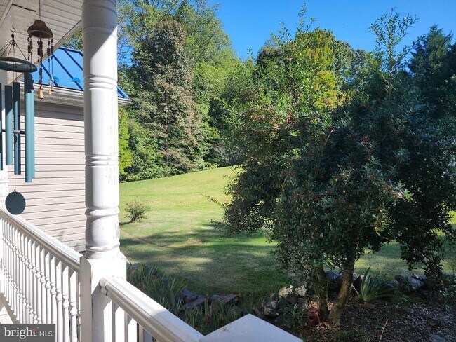 Foto del edificio - 8314 Myrtle Ln