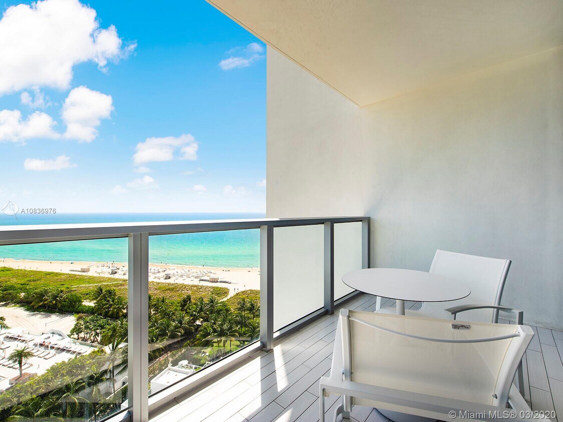 Building Photo - 2201 Collins Ave