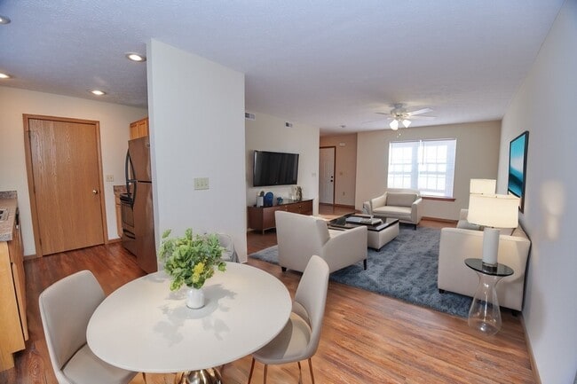 Building Photo - The Ridge Apartments & Townhomes