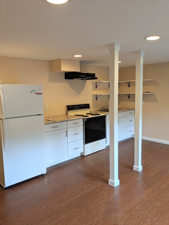 Foto del edificio - Montreat Ground Level Apartment!