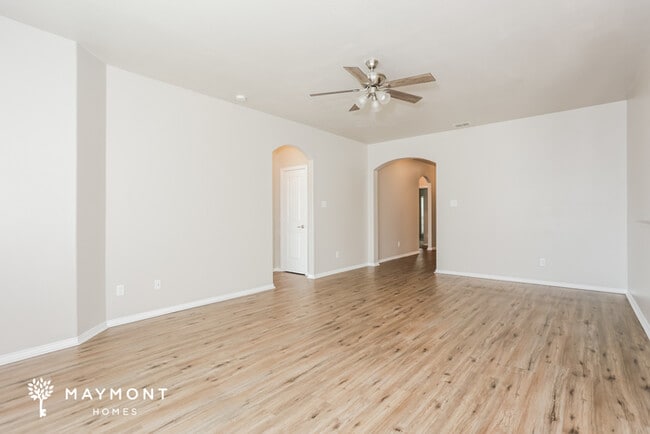 Building Photo - 2113 Natchez Dr