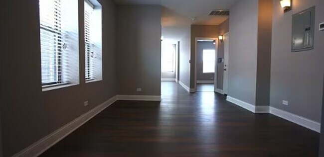 Foto del edificio - 1120 W Addison St