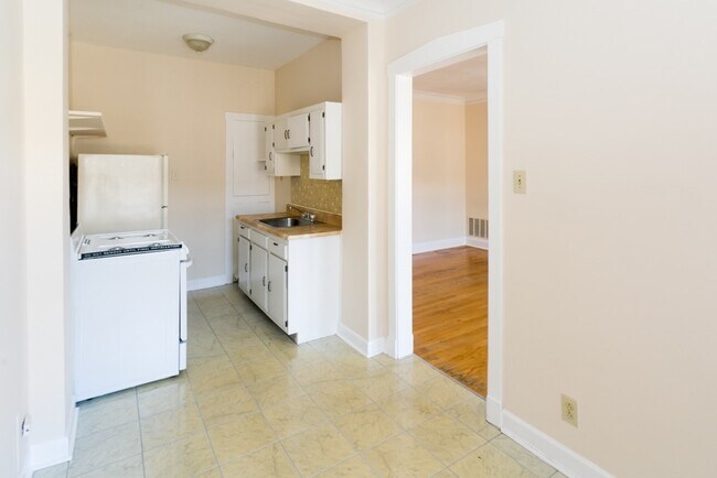 Foto del edificio - 2249 W Wilson Ave