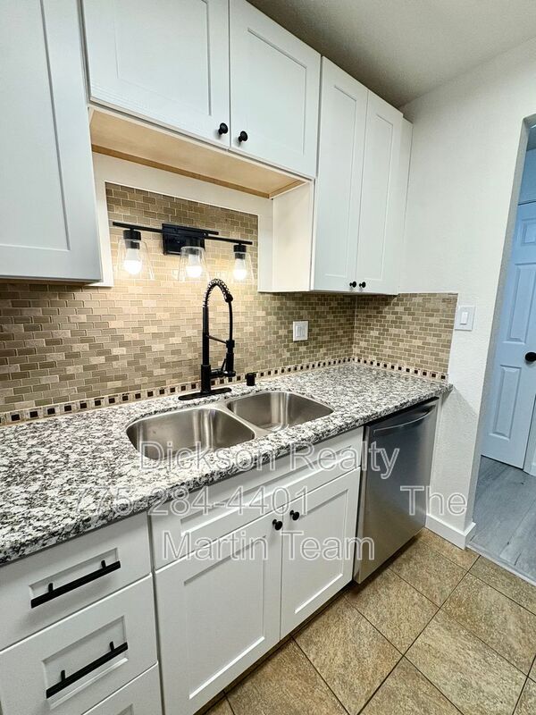 Foto del edificio - 3948 Clear Acre Ln