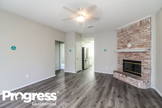 Building Photo - 300 Oak Meadow Ln