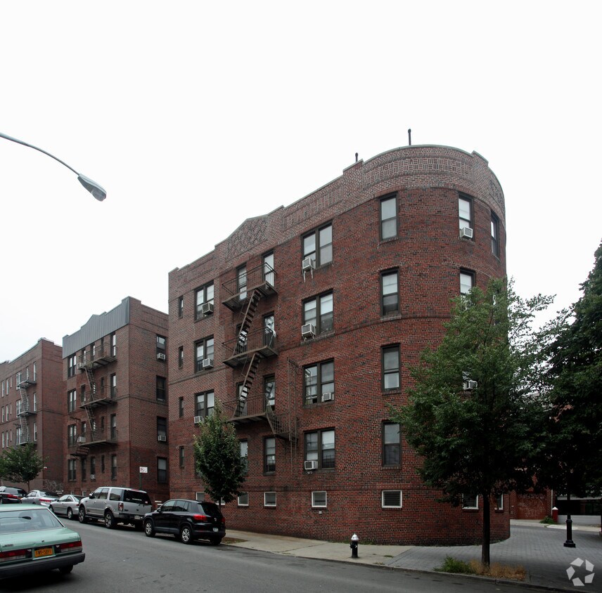 Building Photo - 41-28 67th St