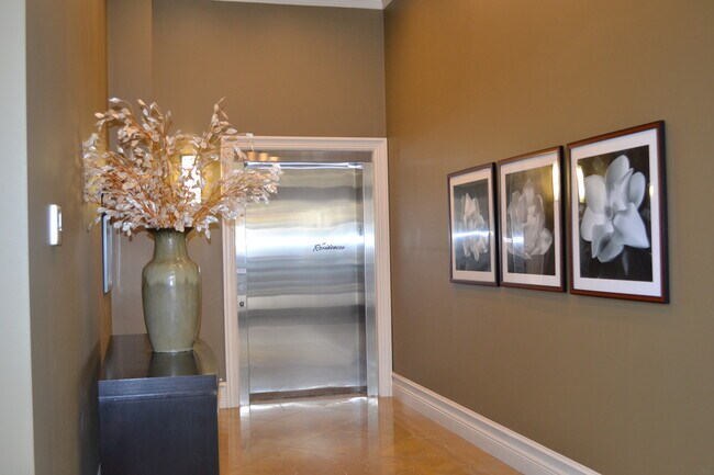 Building Lobby - 23151 Fashion Dr Apartment