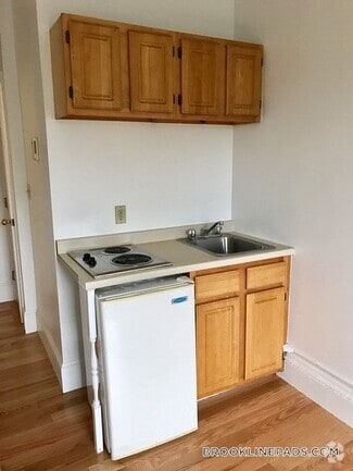 Building Photo - 1077 Beacon St