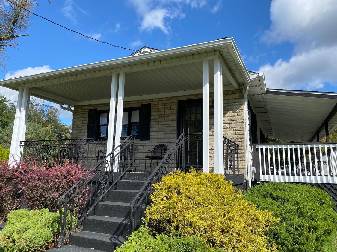 Foto principal - 612 Rocky Glen Rd