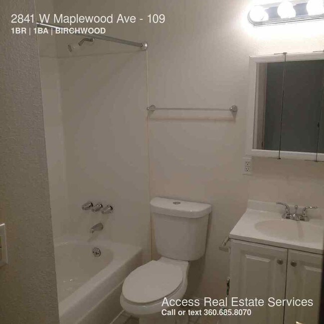 Building Photo - 2841 W Maplewood Ave