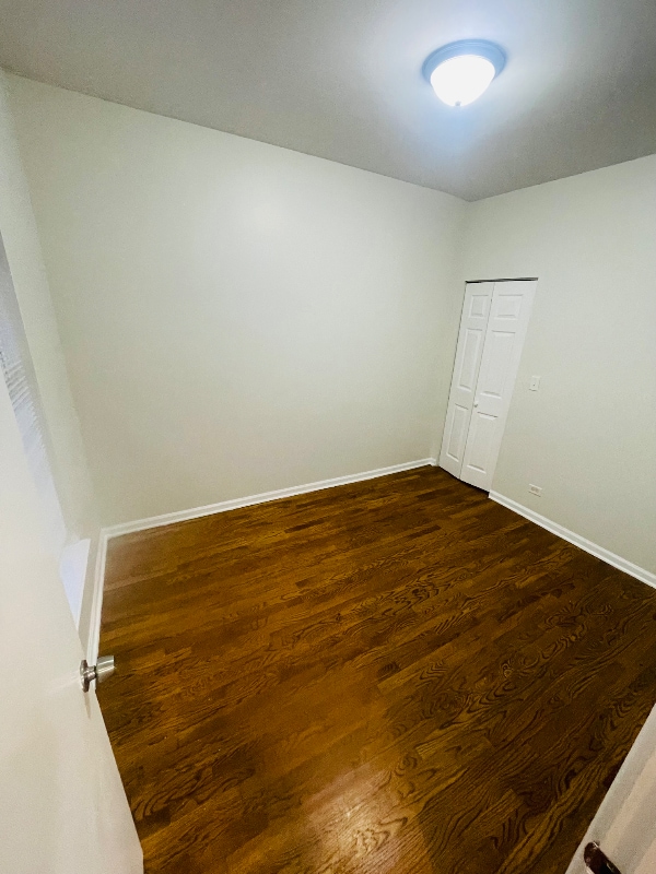 Building Photo - 6045 S Rhodes Ave