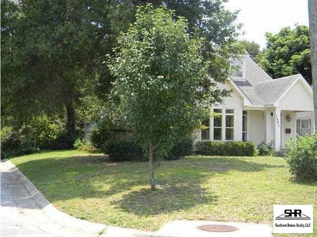 Building Photo - 1321 E Maxwell St