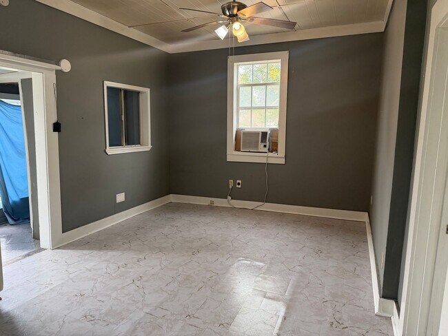 Foto del edificio - 1 bedroom, 1 bathroom Home Available in Broussard!