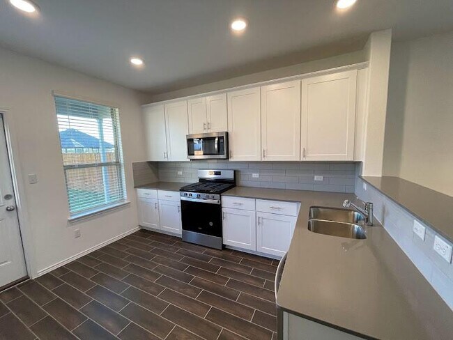 Foto del edificio - 640 Pickrell loop