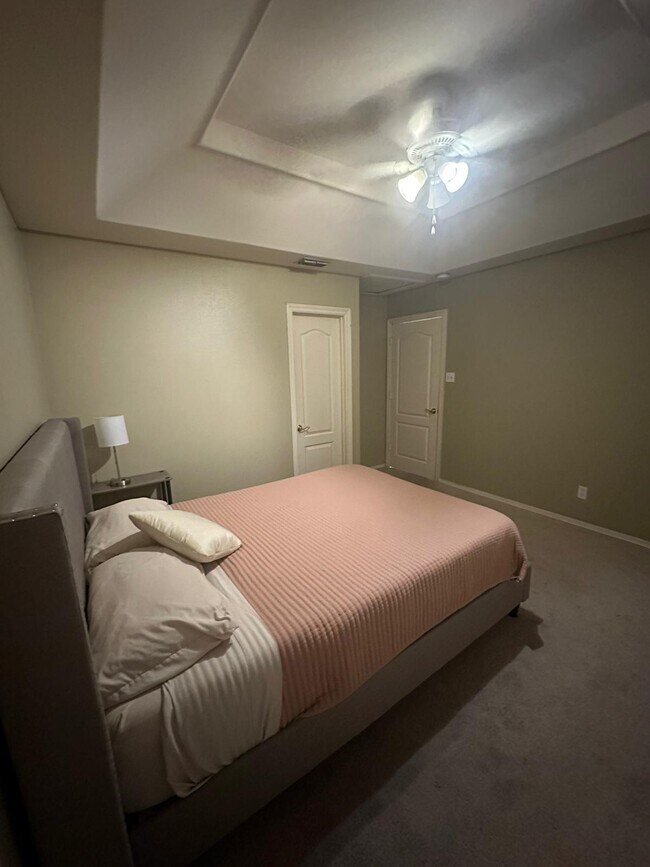 Building Photo - 1304 W Fig Ave