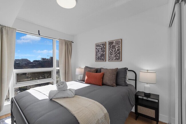 Photo du bâtiment - 20 Blue Jays Way