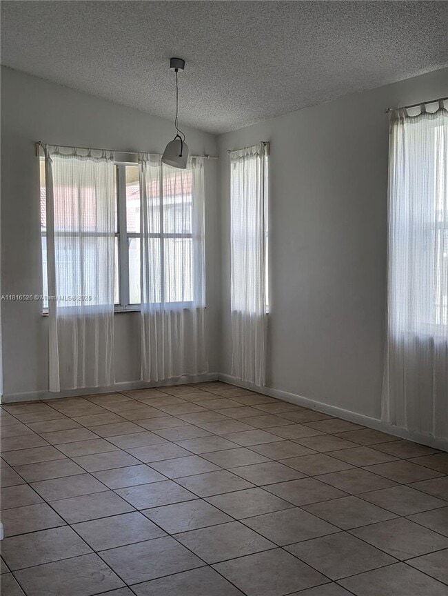 Foto del edificio - 876 Sand Creek Cir