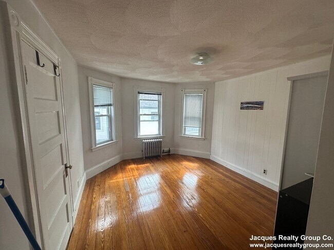 Foto del edificio - 73 Pearson Ave