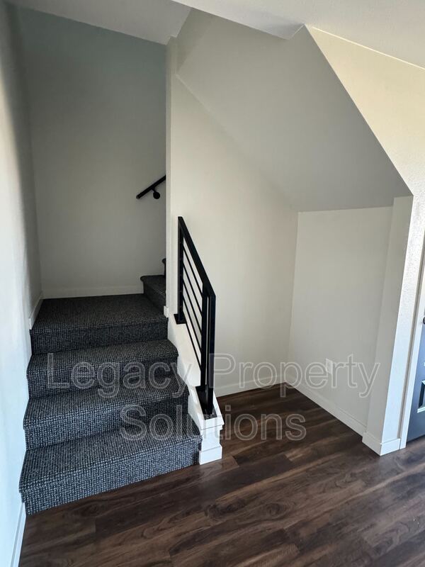 Foto del edificio - 208 E Greenfield Ln