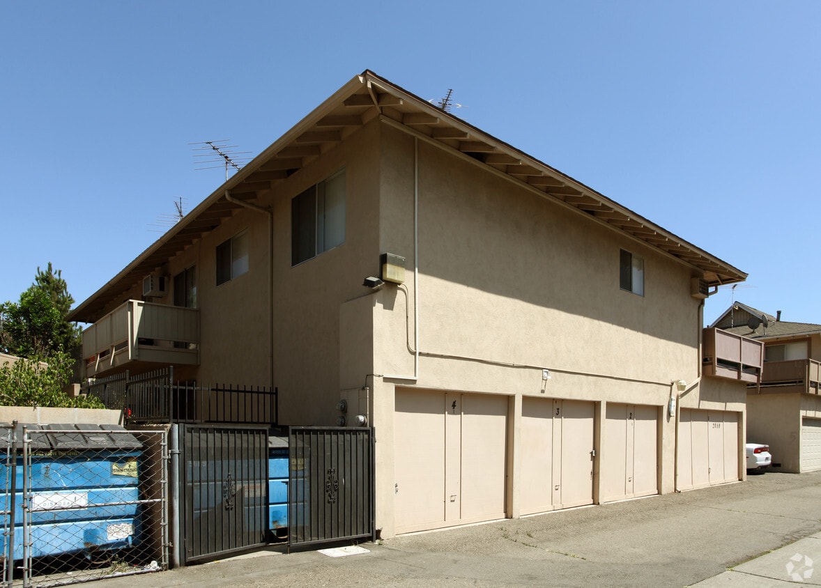 Primary Photo - Jetty Apartments