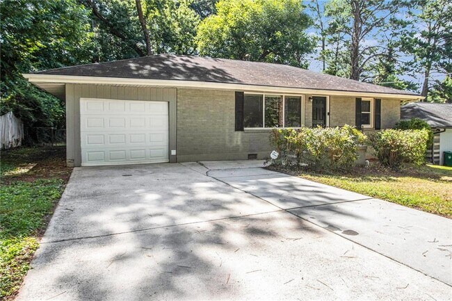 Building Photo - 1686 Derrill Dr