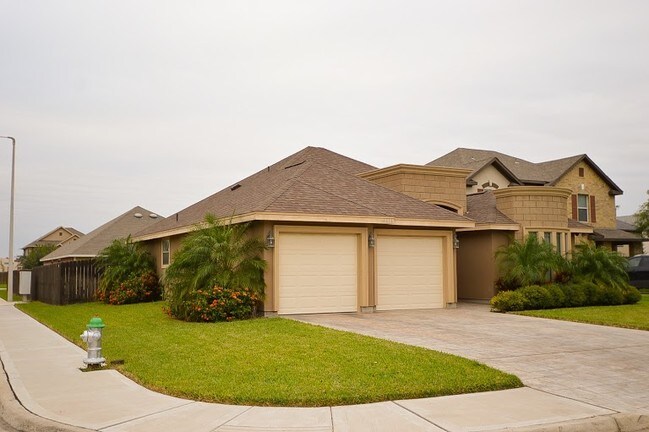 Building Photo - 4616 Violet Ave