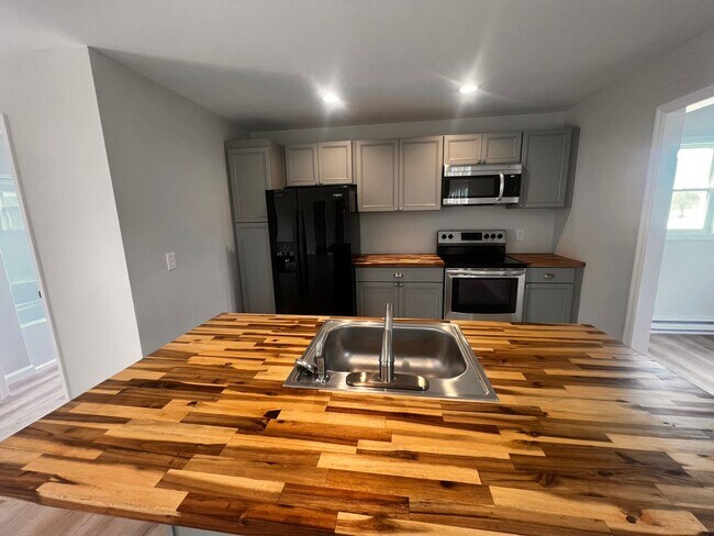 Foto del edificio - Newly Renovated Single-Family Home with Op...