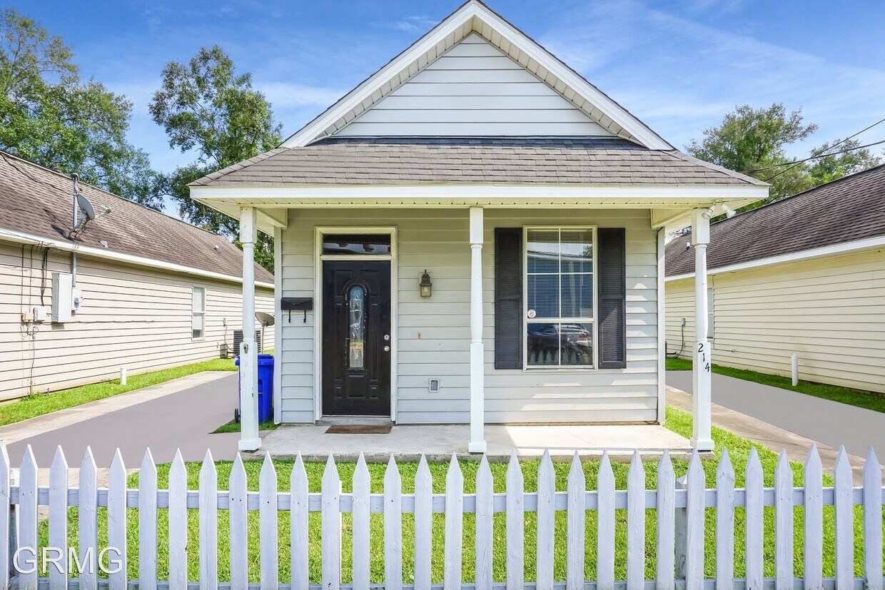 Primary Photo - 2 br, 1 bath House - 214 E. Church St