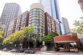 Building Photo - 440 N McClurg Ct